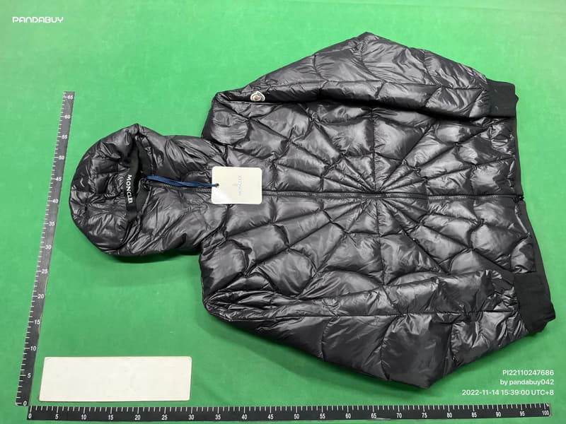 Moncler Spider Puffer Jacket - Closet Spain